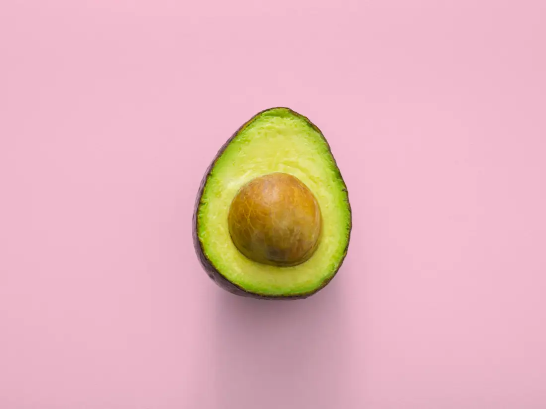 Avocado wholesale supplier Riyadh bulk fresh produce imported by carton Al Kharj KSA