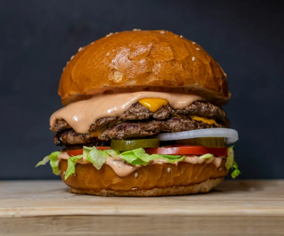 Beef Burgers & Patties wholesale supplier Riyadh bulk halal beef meat by carton Al Kharj KSA