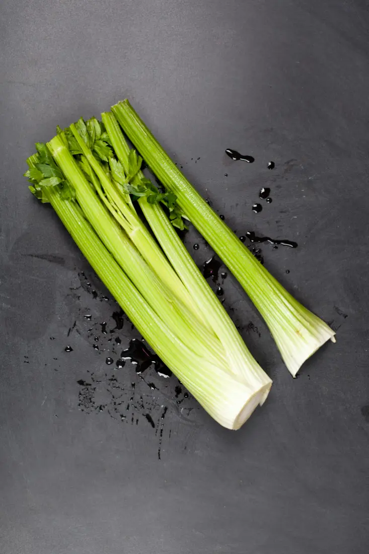 Celery wholesale vegetable supplier Riyadh bulk fresh produce by carton Al Kharj KSA