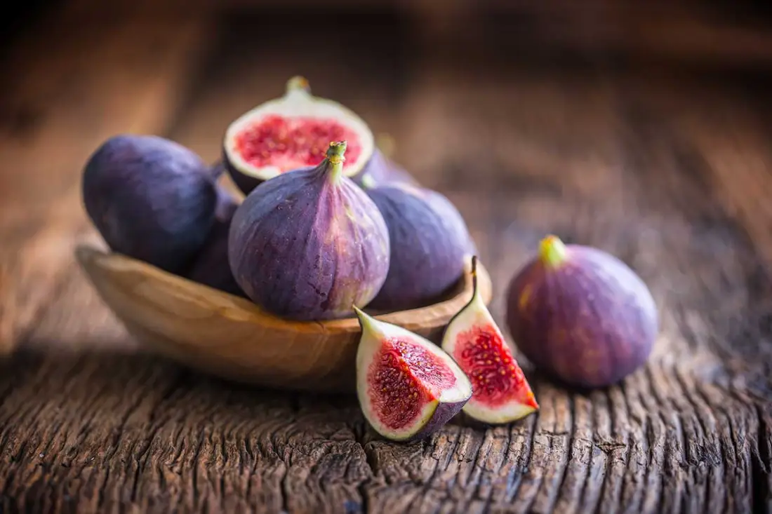 Figs wholesale supplier Riyadh bulk fresh produce imported by carton Al Kharj KSA