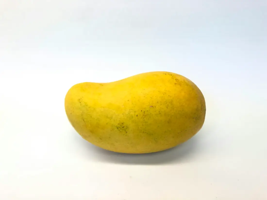 Mango wholesale supplier Riyadh bulk fresh produce imported by carton Al Kharj KSA