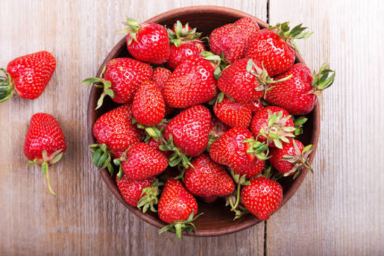 Strawberries wholesale supplier Riyadh bulk fresh produce imported by carton Al Kharj KSA